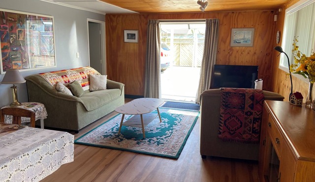 Cozy, comfortable and close to CBD