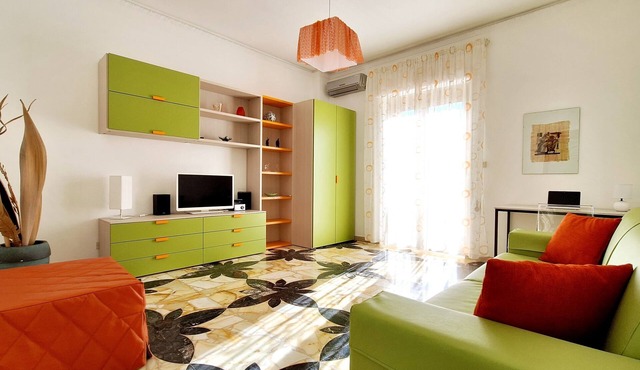 Cozy comfortable apartment for families, also numerous, near the sea