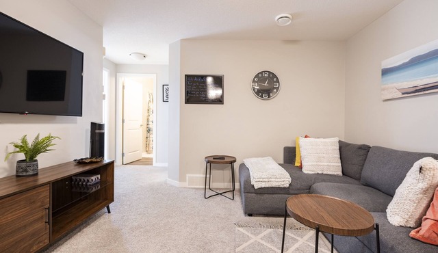 Cozy & Comfortable two bedroom guest suite with free parking