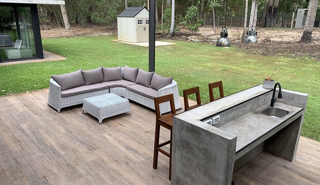Cozy, comfortable, modern Design House, minutes to beach