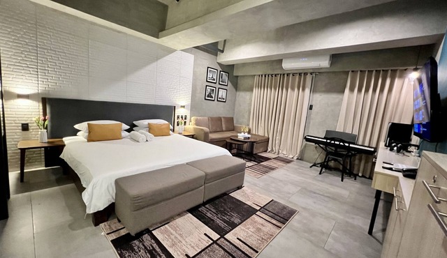 Cozy, Comfy & Spacious Hotel Type Condo with FREE Wifi, PS5 & 55" Smart TV