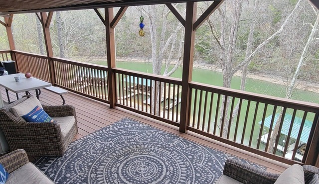 Cozy Condo just steps from the water!