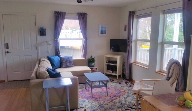 Cozy & Convenient 2BR/1BA Downtown Apartment