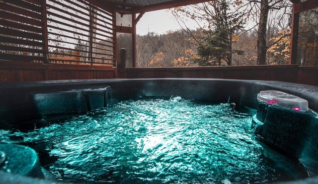 Cozy cottage with hot tub!