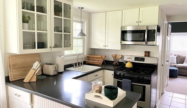 Cozy Cottage Convenience