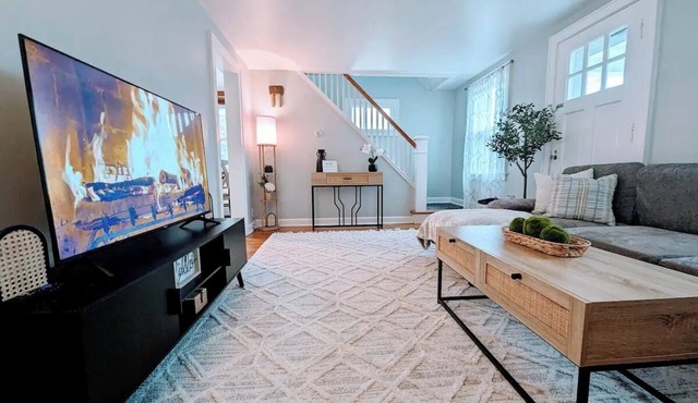 Cozy Cottage in Colonie