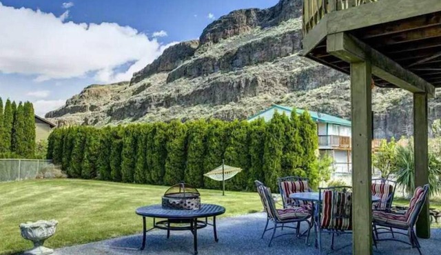 Cozy Cottage in Sunland near Gorge Amphitheatre