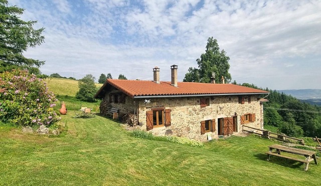 Cozy cottage in the heart of Pilat with stunning views