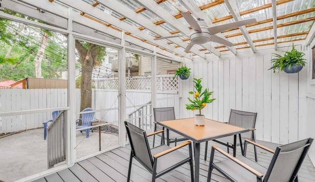 Cozy Cottage Retreat| Parking and Private Patio
