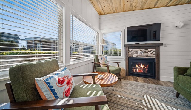 Cozy Cottage Steps from Beach
