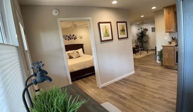 Cozy cottage with 1 bedroom and WiFi, AC in enjoyable Grass Valley