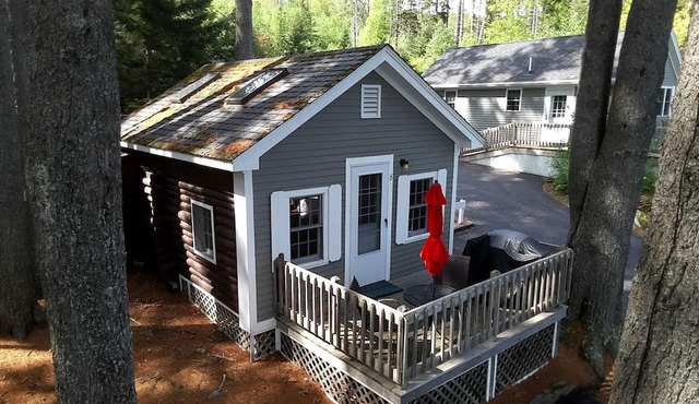Cozy Cottage with Private Deck near West Penobscot Bay, Maine