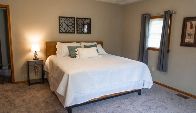 Cozy Country Home Central Air Updated Bath Sleeps 4