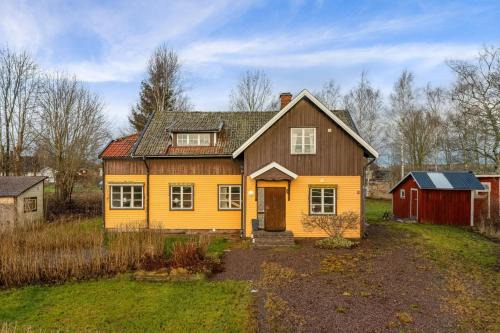 Cozy Country Home in Quiet Toreboda