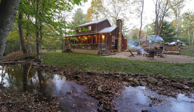 Cozy Creekside Cabin + Walking Trails
