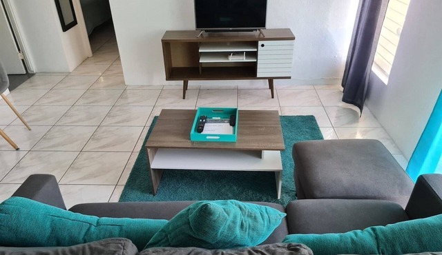 Cozy Crystal Towers Liguanea Kingston 2 BR Apt