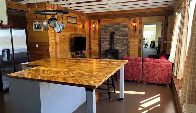 Cozy custom built cabin home with spectacular sunset views from private deck