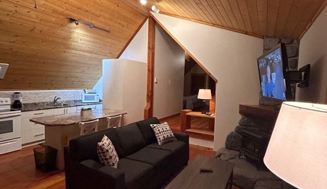 Cozy Detached Private 1 BR Carriage House in Comox