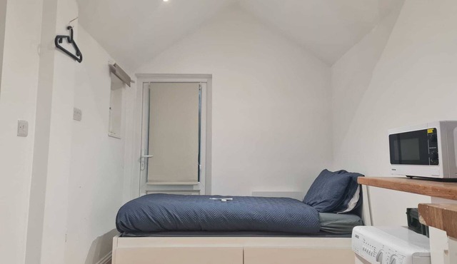 Cozy Detached Studio Retreat with Kitchen & Bath