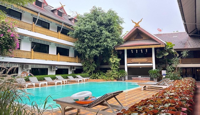 Cozy Double Stay | Thai Guesthouse Charm