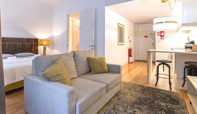 Cozy Downtown Studio by LovelyStay