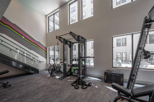 Cozy Downtown Suite - Rooftop Lounge, Pool - Gym