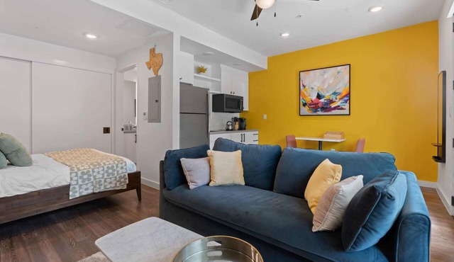 Cozy DT ATX Studio | Mins to Rainey St | Patio