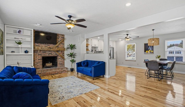 Cozy Dublin Home with large yard near Bridgepark, area companies and attractions