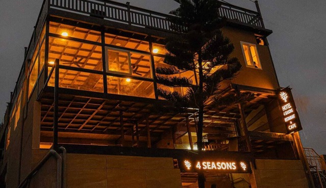 Cozy environment with mountain view to make your vacation happy.