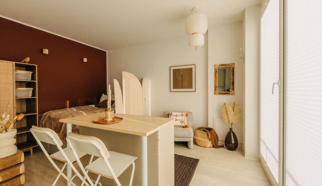 Cozy Escape | Retro Charm | Bright Design