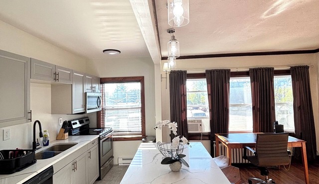 Cozy Escape Spacious 3-bedroom apartment in serene Dayton