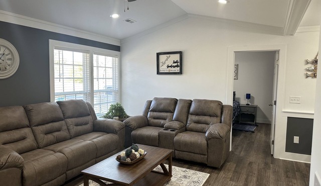 Cozy family retreat with great parking for multiple boats and vehicles!