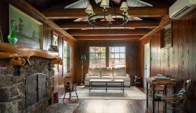 Cozy farm home 2 miles from Terra Nova and 14 miles from Lakewood Ranch.