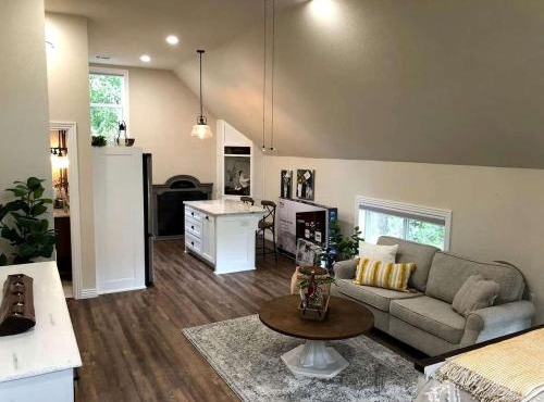 Cozy Farmhouse Loft Retreat with Garage & Scenic Views in Siloam Springs, Arkansas