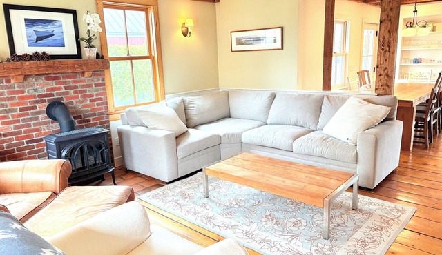 Cozy Farmhouse Nestled Between Stowe and Waterbury