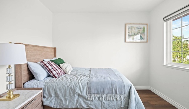 Cozy Full Suites Bright & Private Great Value