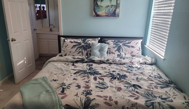Cozy Furnished Bedroom with Private Bath in Prime Location house