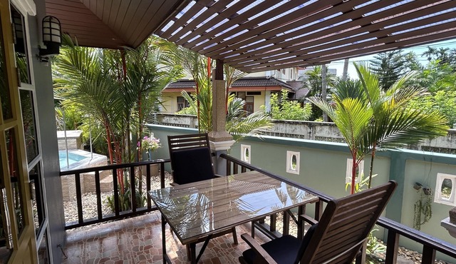 Cozy Garden Cottage 1 BR with private garden and outdoor jacuzzi.
