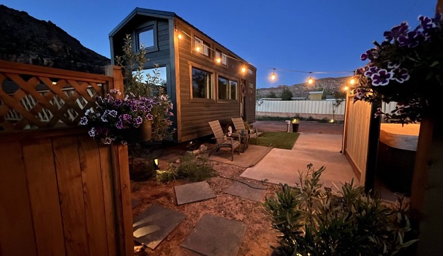 Cozy Garden Tiny Home Village