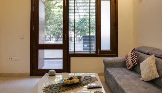 Cozy Getaway: Clean and modern! Breakfast Included !