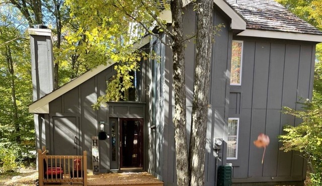 Cozy Getaway located on JACK FROST MOUNTAIN and golf course