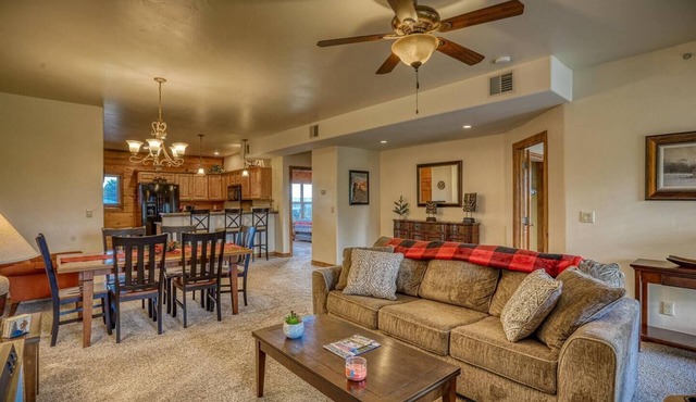 Cozy Golf course condo with A/C