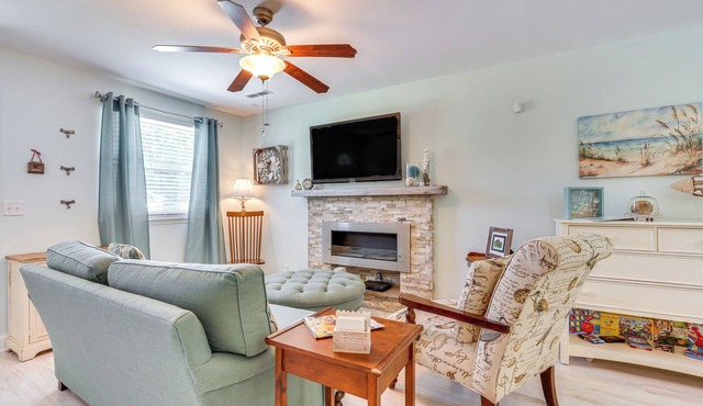 Cozy Goose Creek Escape w/Patio & Grill