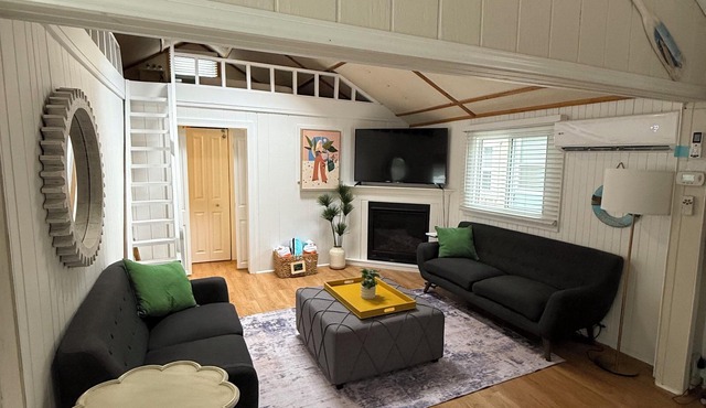 Cozy Grand Bend Cottage steps to the beach and the main strip with large deck!