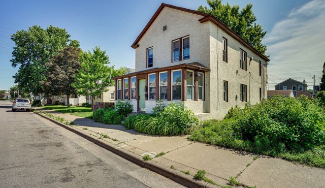 Cozy Grand Street Property in the Heart of Minneapolis