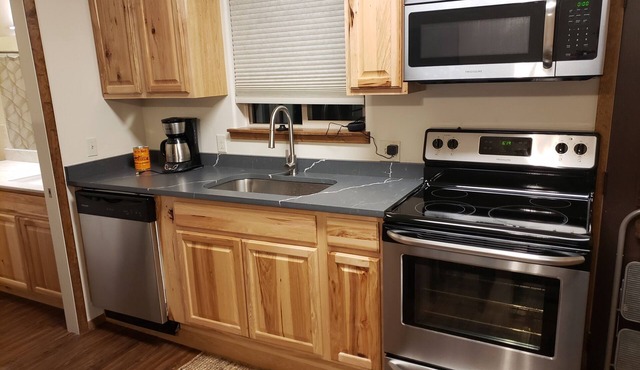 Cozy Guest House near Downtown Bayfield with off street parking