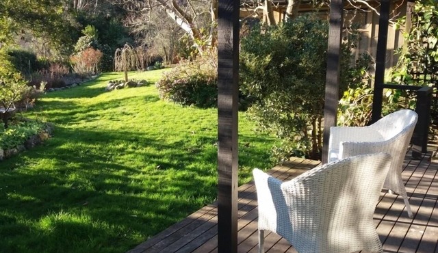 Cozy guesthouse in stunning garden