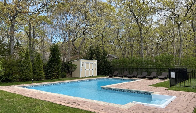 Cozy Hamptons get away, pool, minutes from beaches, shops, restaurants and more!