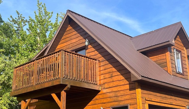 Cozy hideaway on the beautiful Bras d'Or Lakes. Sunset views and your own beach!