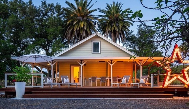 Cozy Historical Guesthouse in Anderson Valley Vineyards